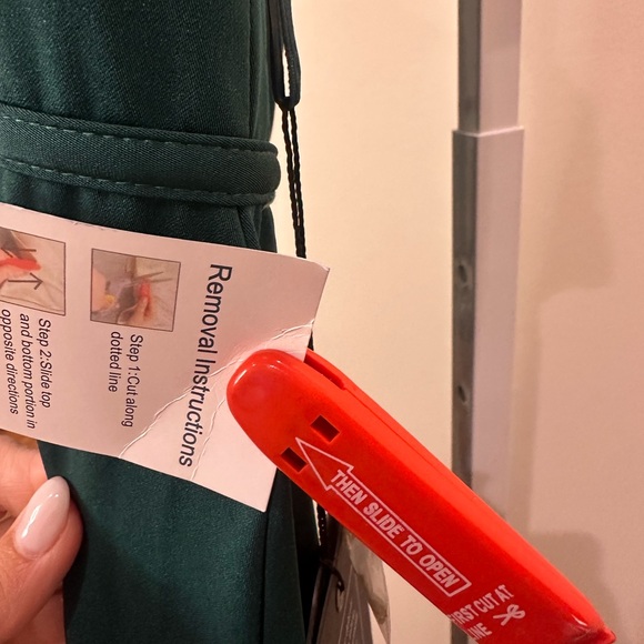 Mac Duggal Green Maxi Dress Elegant Flowing Silhouette - Picture 8 of 10